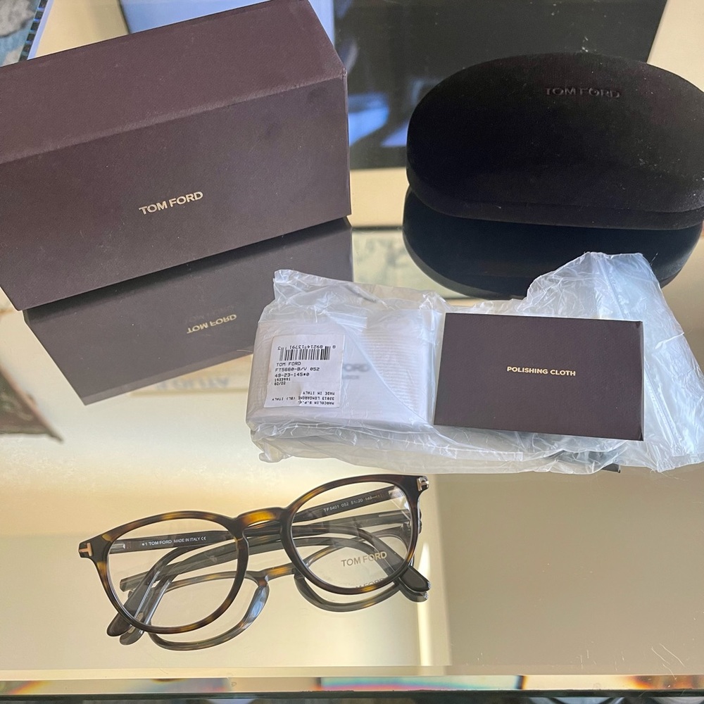 FREE SHIPPING!! Tom Ford eyeglasses Brand New🎉